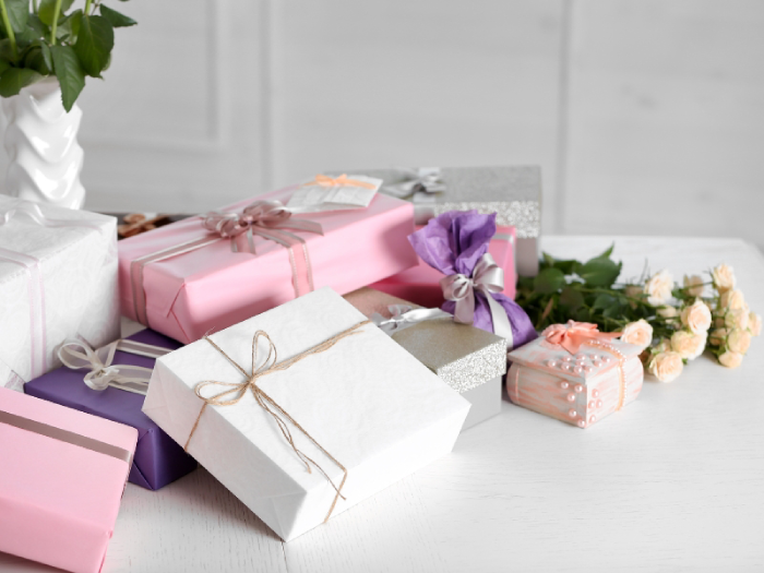 Wrapping and Presentation: The Art of Gift Presentation