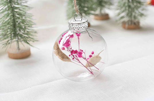 Opt for beautifully crafted holiday ornaments customised with your company logo, symbolising festive cheer 