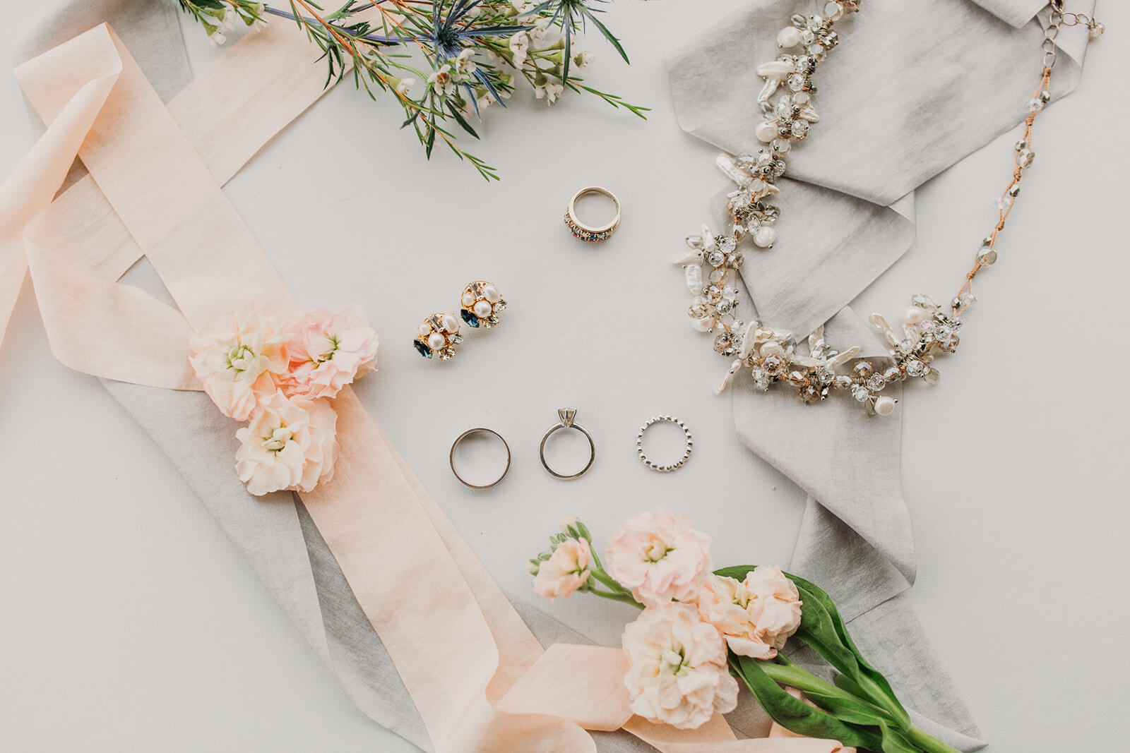 Tips for Choosing Accessories that Complement Your Wedding Guest Outfit