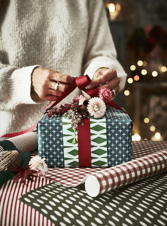 Unwrap Happiness with Unique Tips for Mom’s Christmas Presents Wrapping