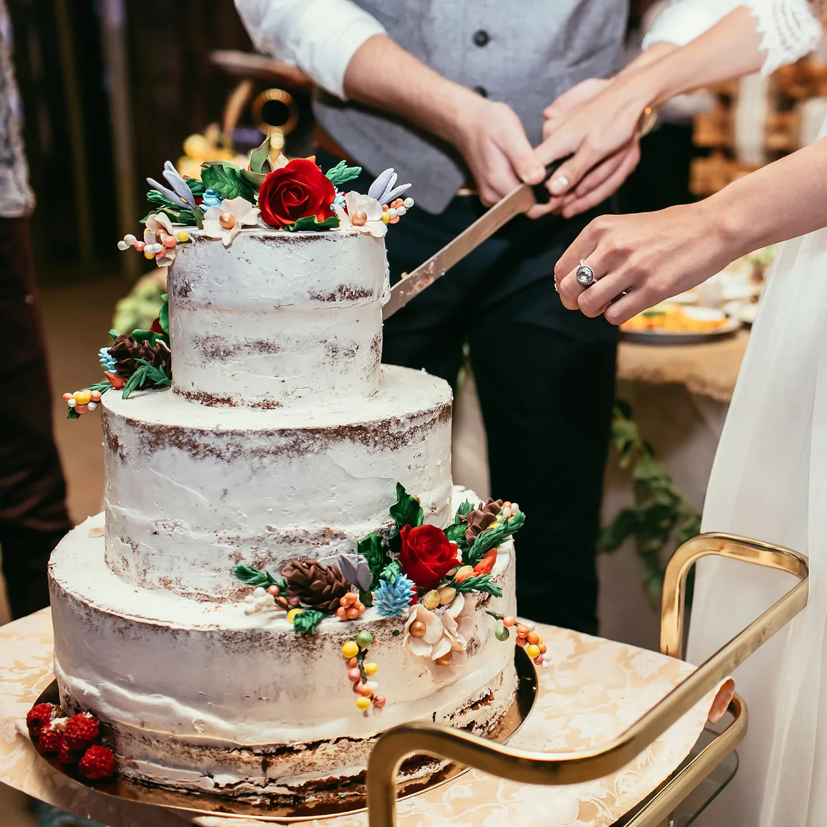 Bake Your Love: DIY Ideas for A Wedding Cake 