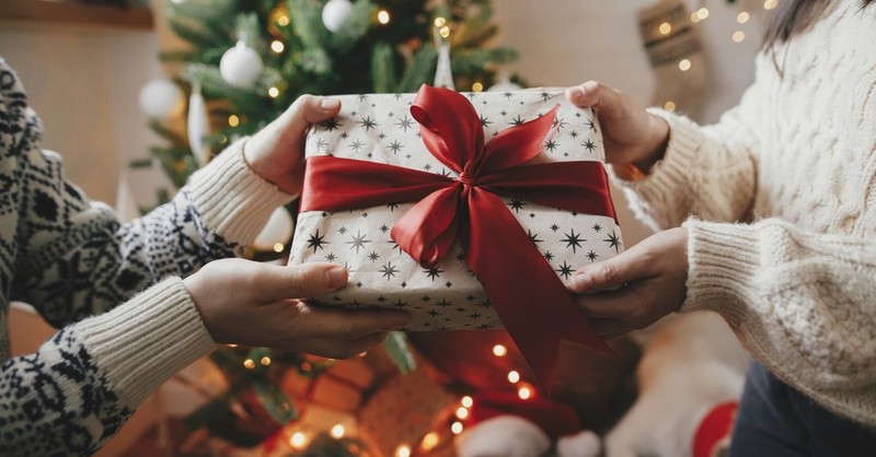 How Christmas Presents Strengthen the Mother-Child Bond